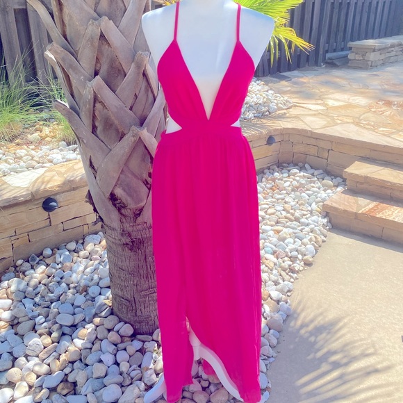 Hot 🔥 Pink! 💖 NWT maxi size M Hot Pink v front, open sides, back straps-New! - Picture 1 of 10